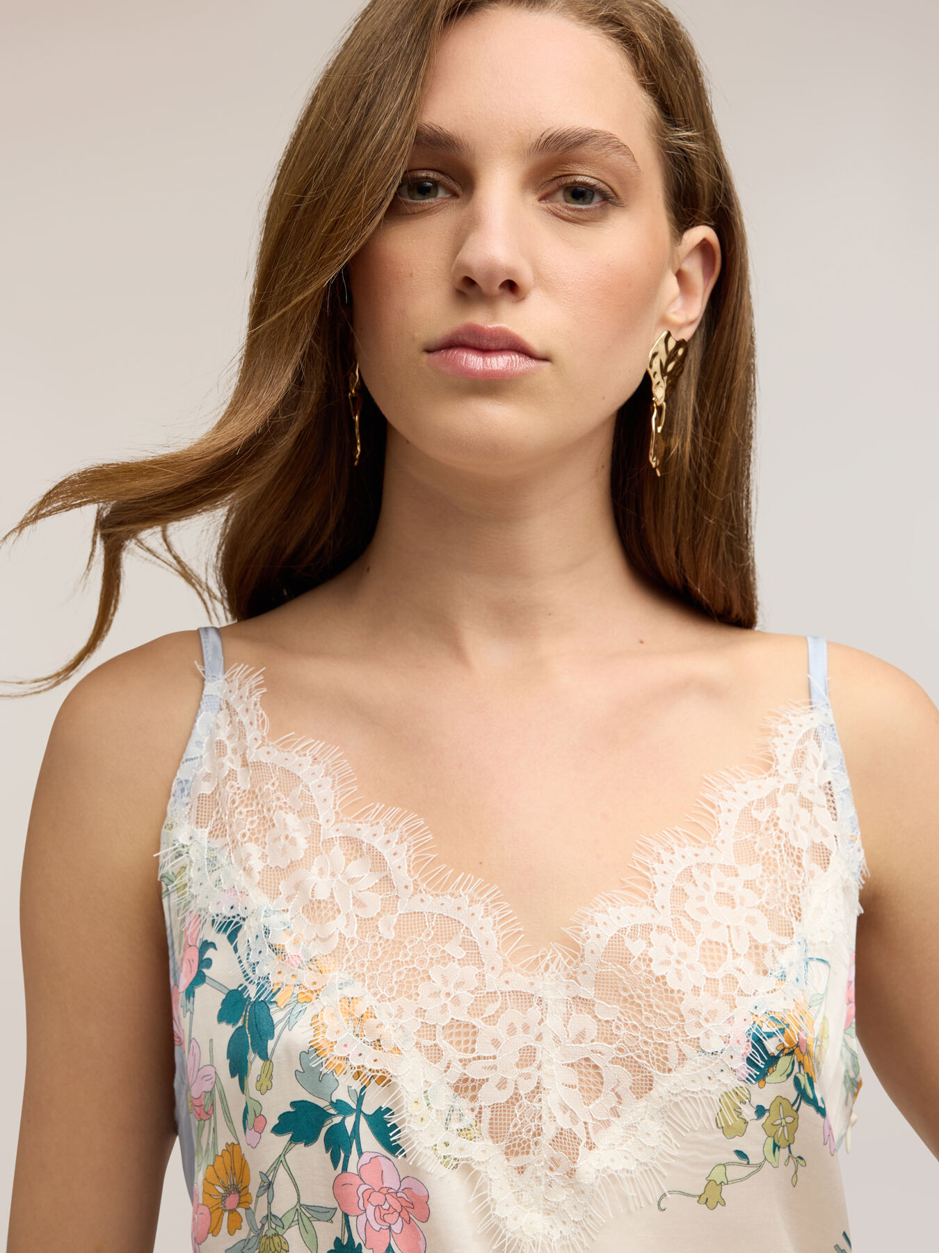 Long satin top with lace inserts image number 3