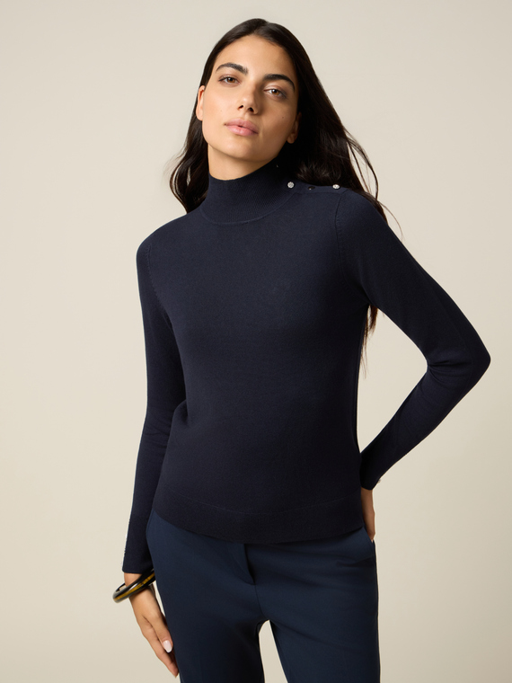 Fitted turtleneck in viscose blend