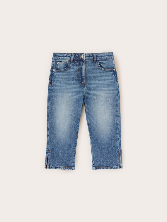 Capri jeans with slit