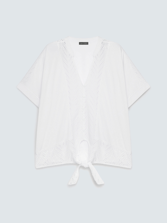Bluse aus Lochstickerei mit Knotendetail