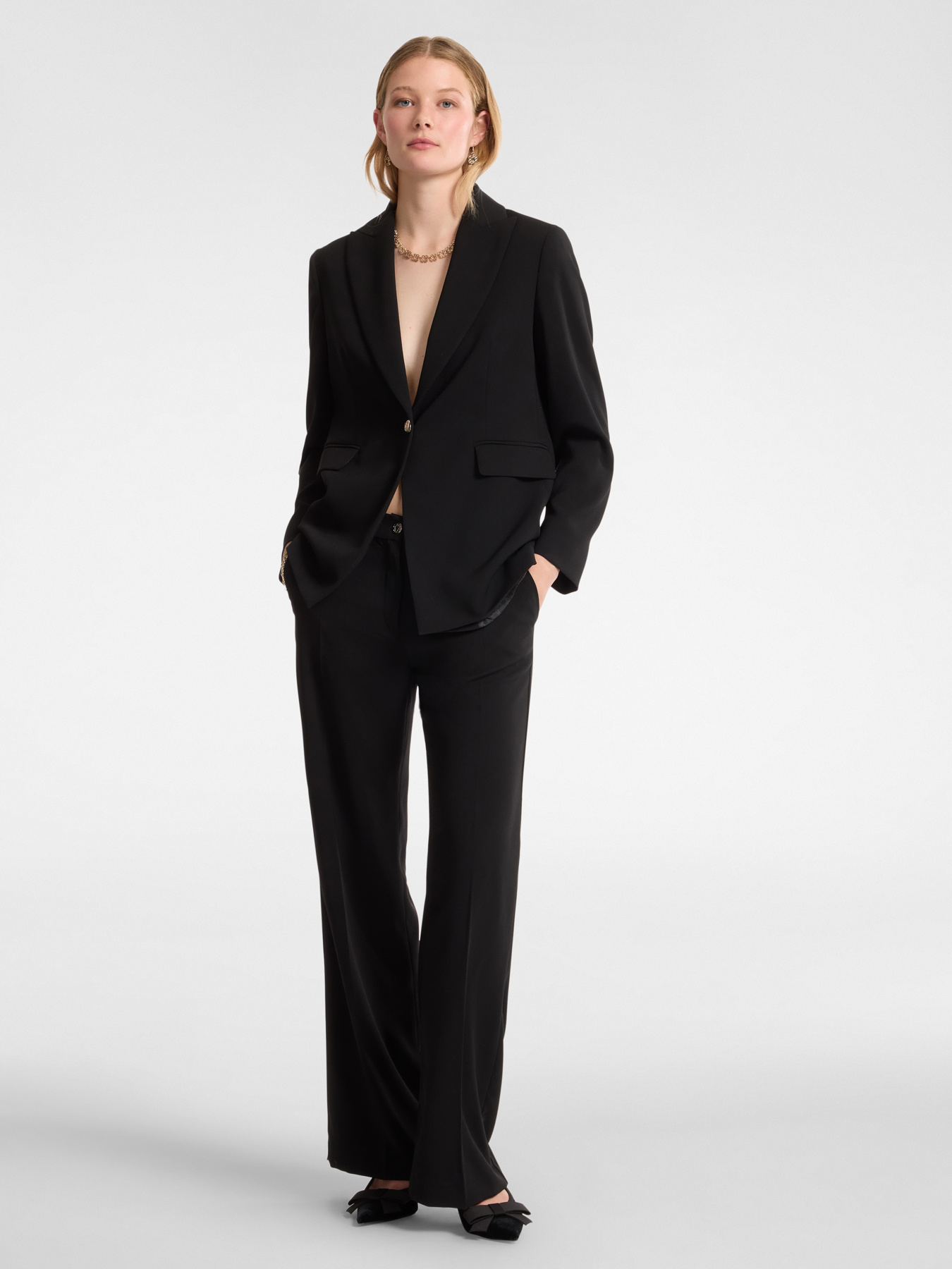 Blazer monopetto in tessuto crêpe image number 2