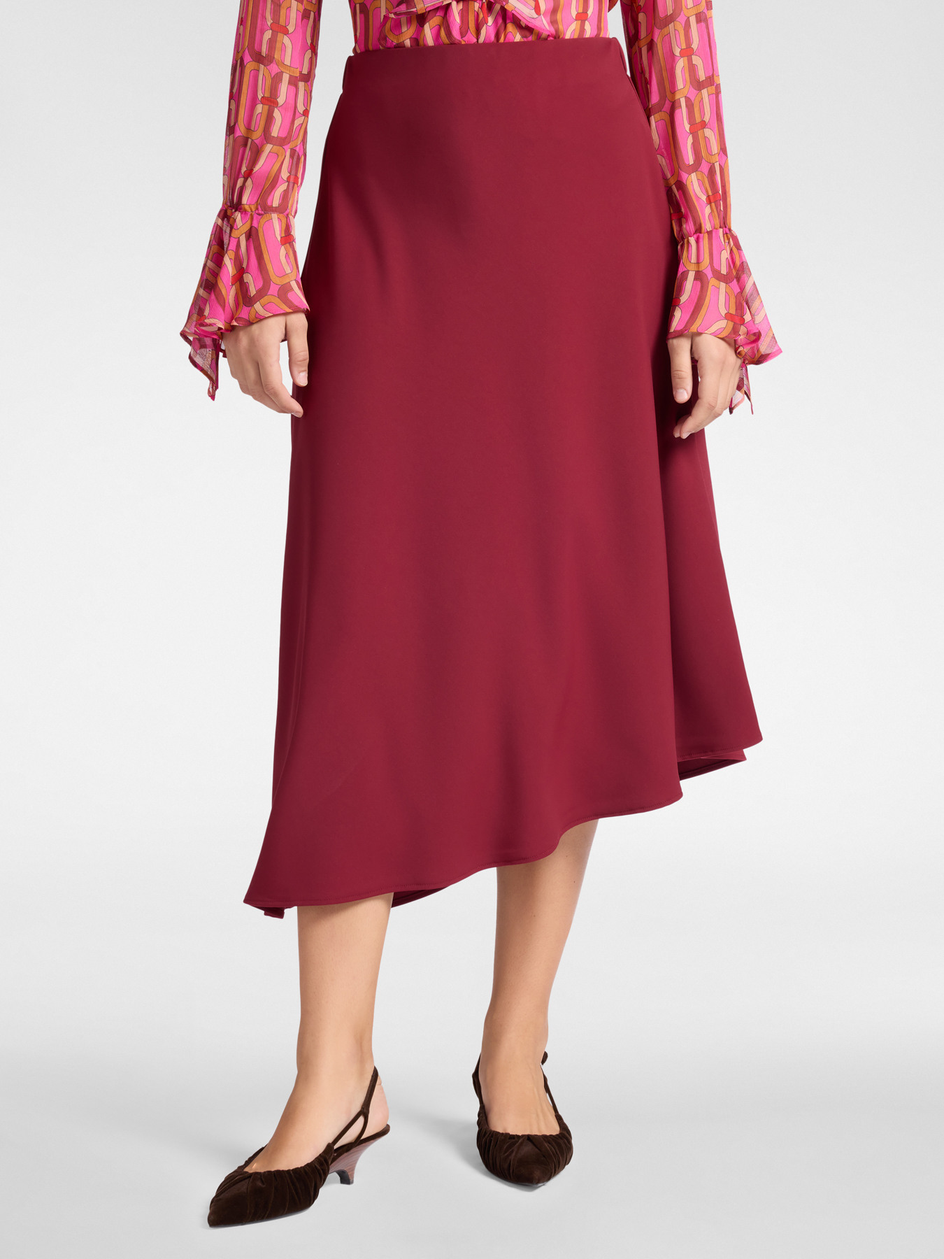 Asymmetrical skirt in stretch cady image number 2