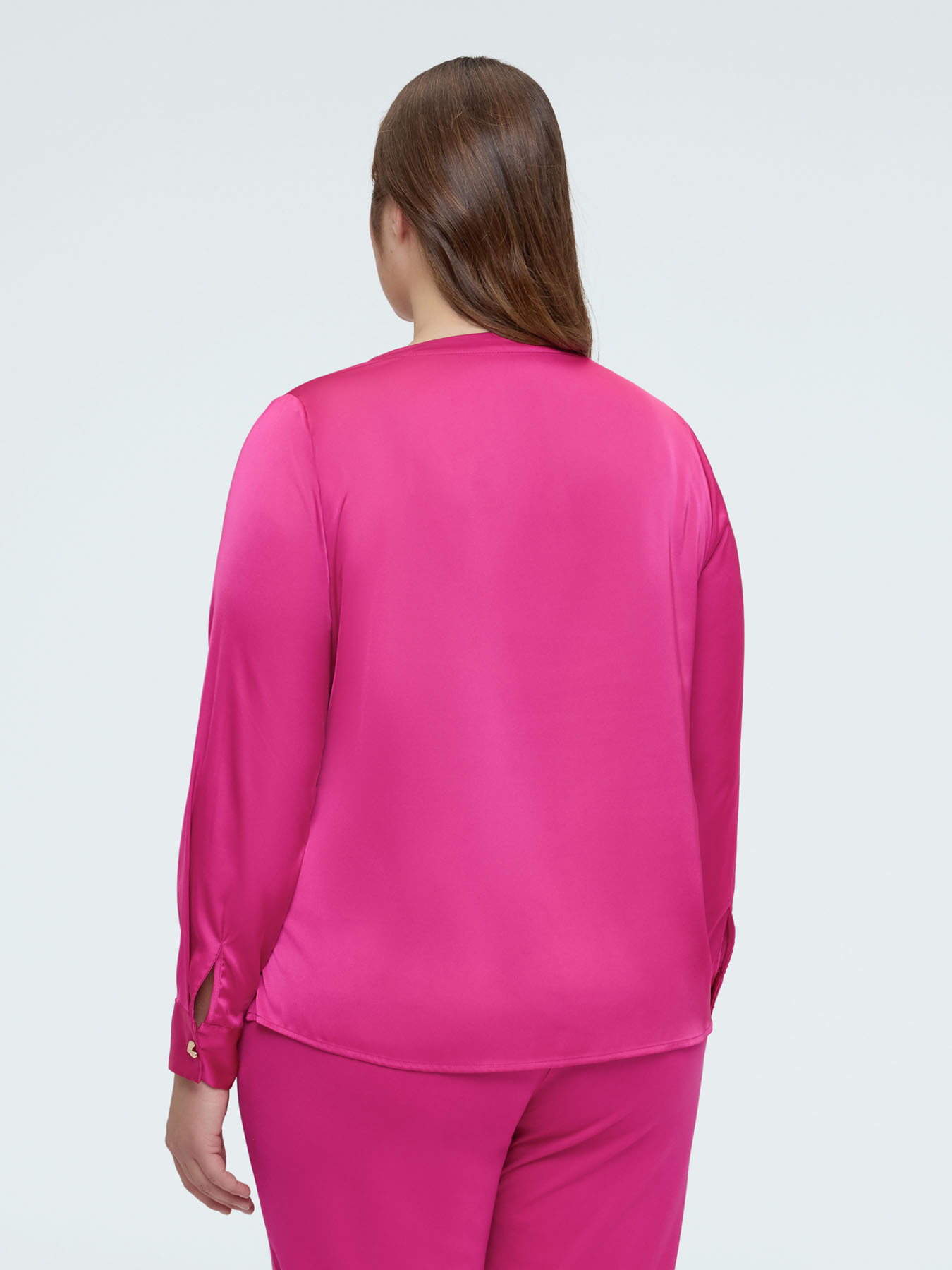Blusa in raso con bottoni a forma di cuore image number 1