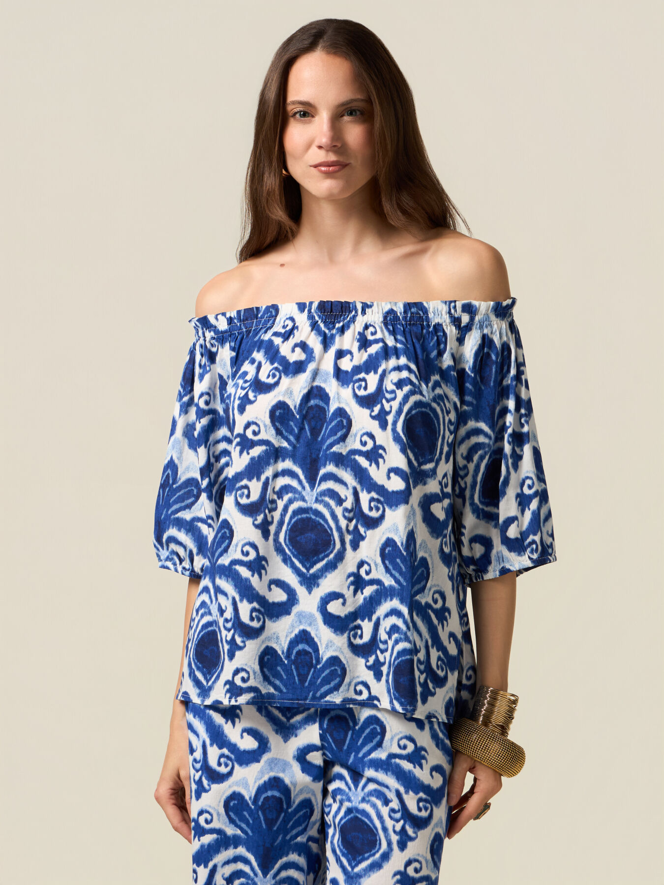 Off-shoulder blouse image number 0