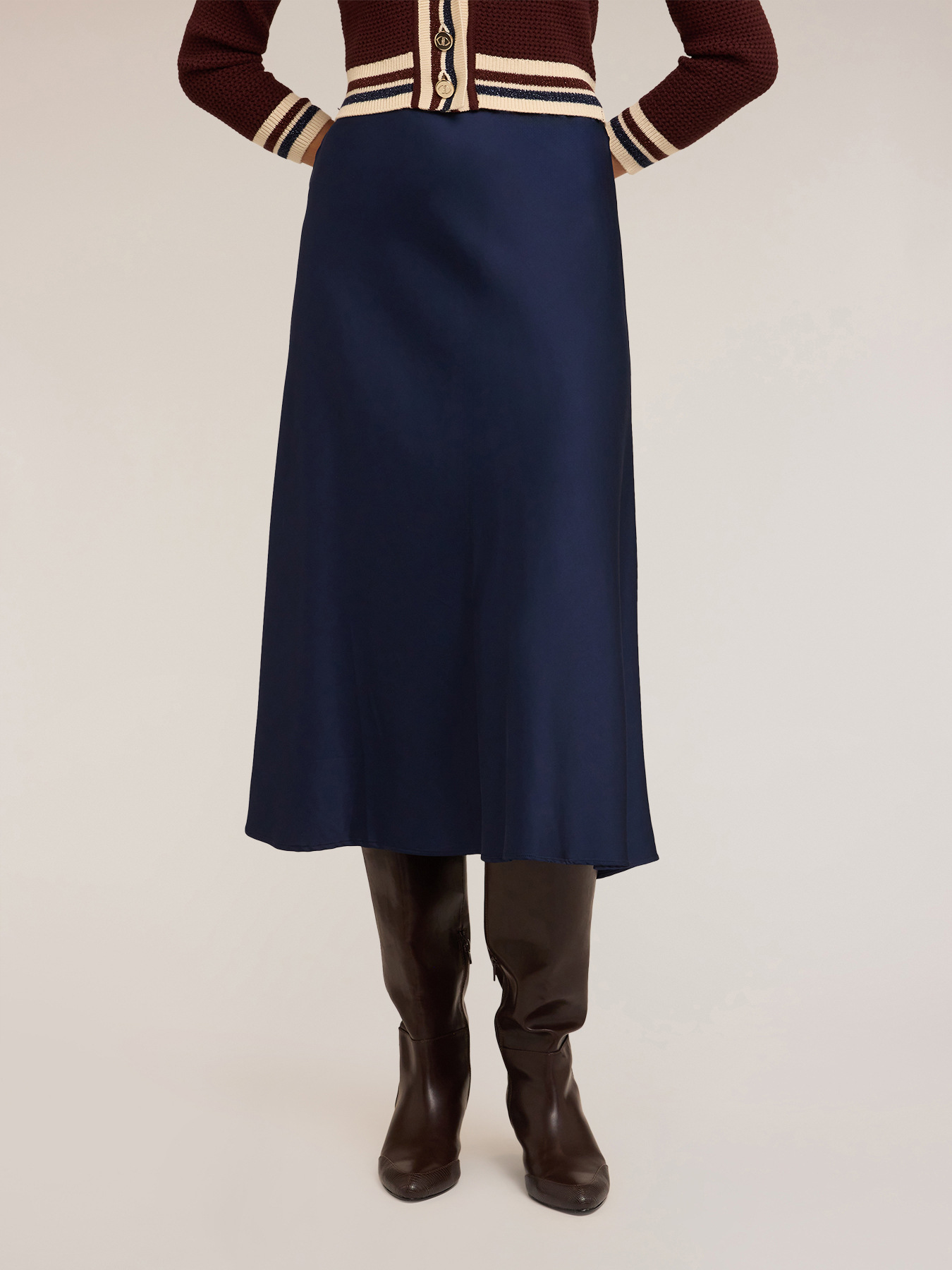 Jupe midi en satin stretch image number 2