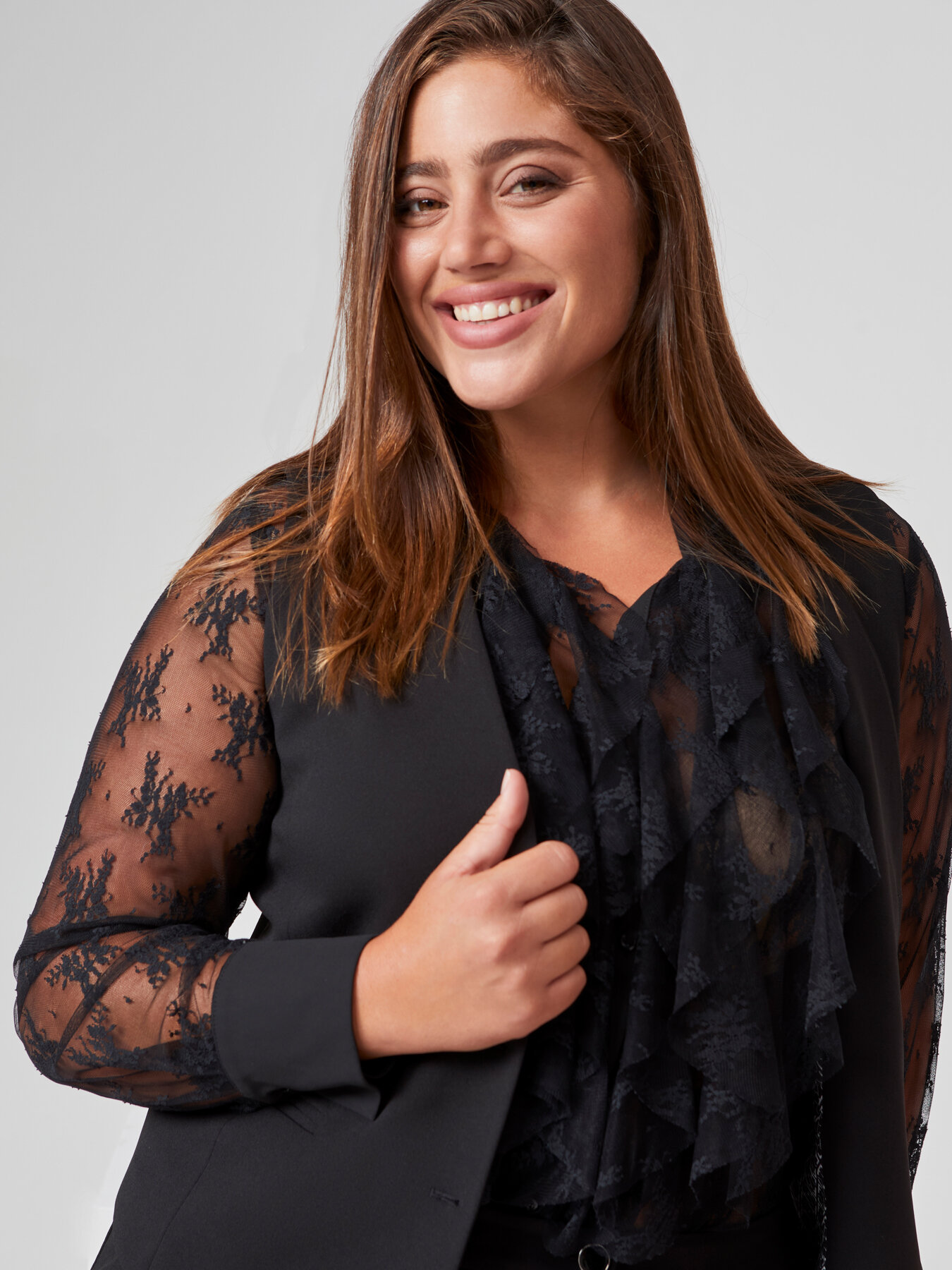 Camicia in pizzo con rouche sul davanti image number 4