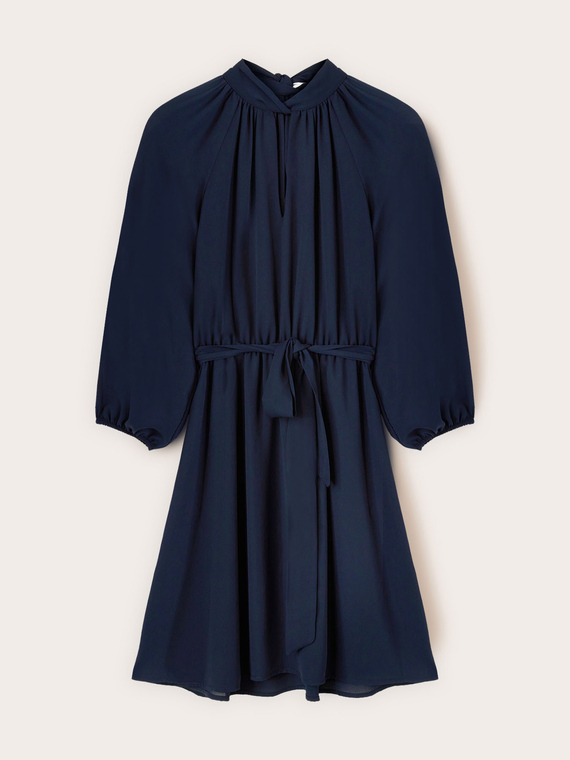 Fließendes drapiertes Kleid