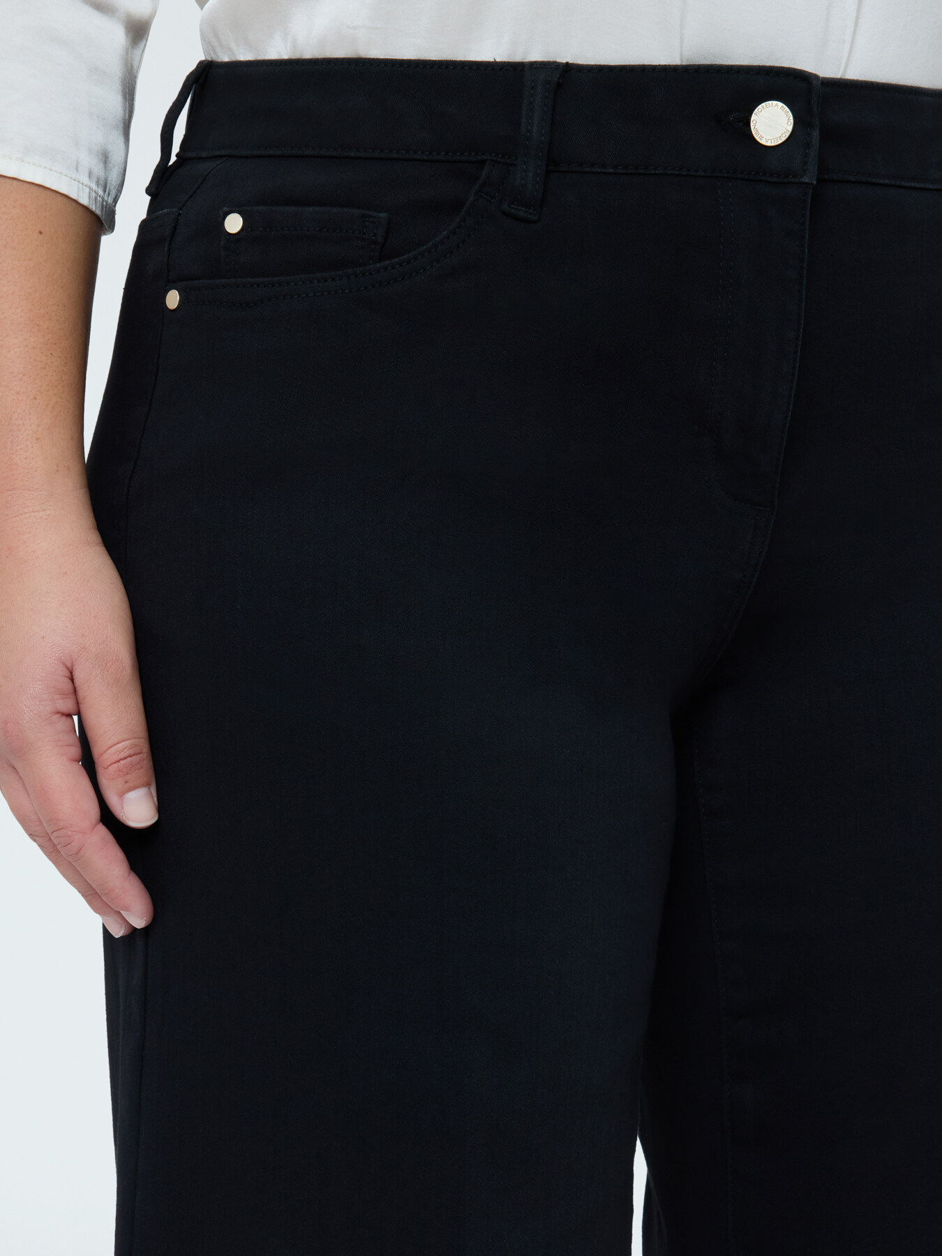 Wide Leg Jeans total black wash image number 3