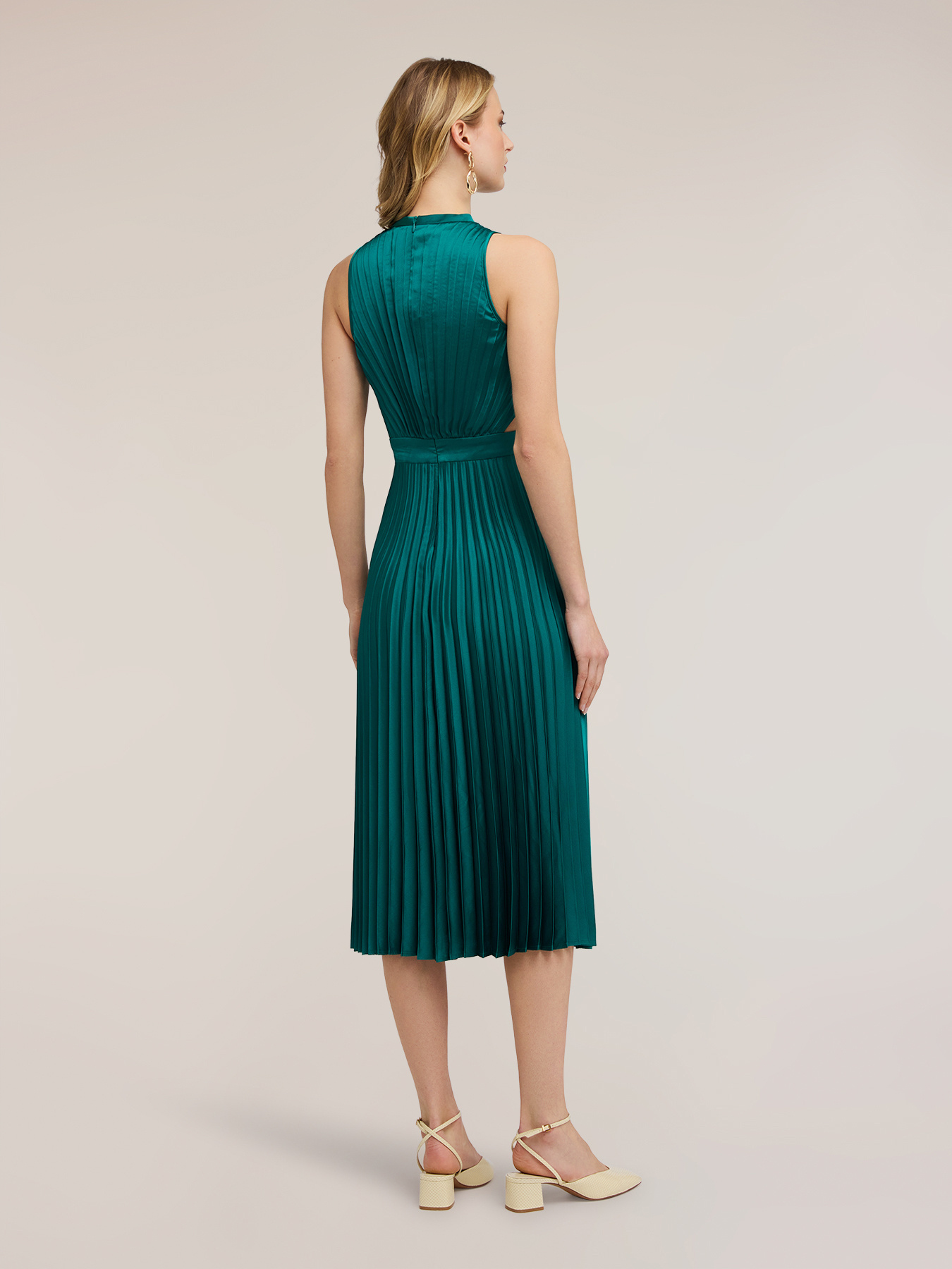 Plissiertes Flare-Kleid aus Satin image number 1