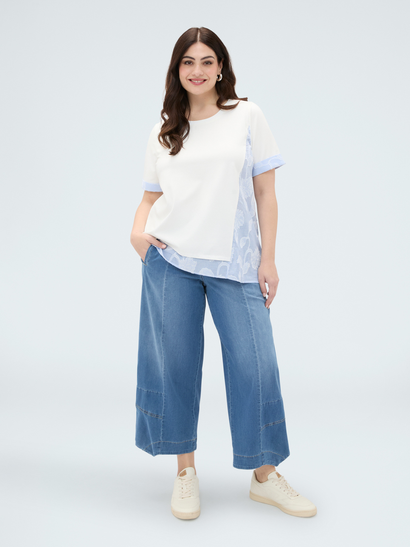 Baggy jeans in washed-effect denim image number 2