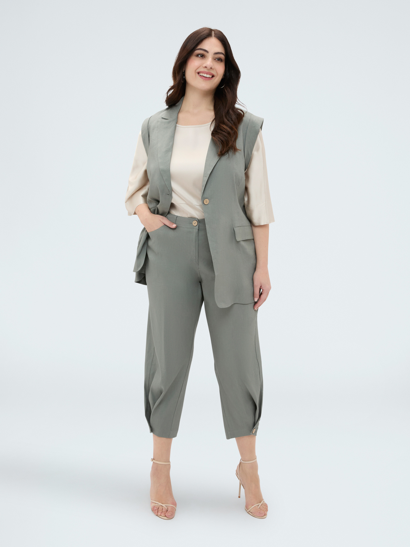 Balloon Pants in Linen Blend image number 3