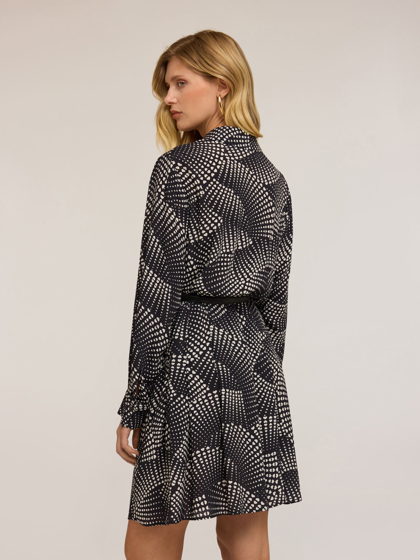 Heart-patterned shirtdress image number 1
