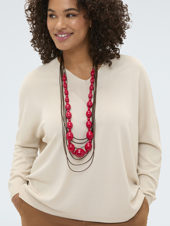 Halskette mit roten Kugeln und Kordeln