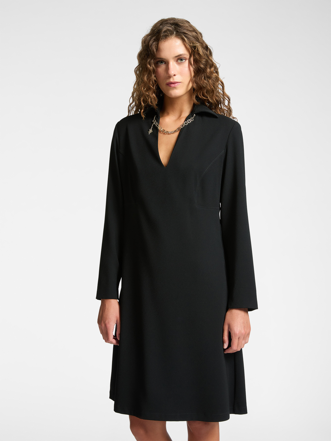 Abito con collana Monogram image number 2