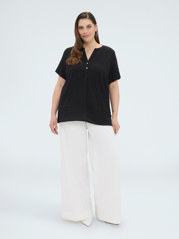 T-shirt in misto lyocell con bottoncini