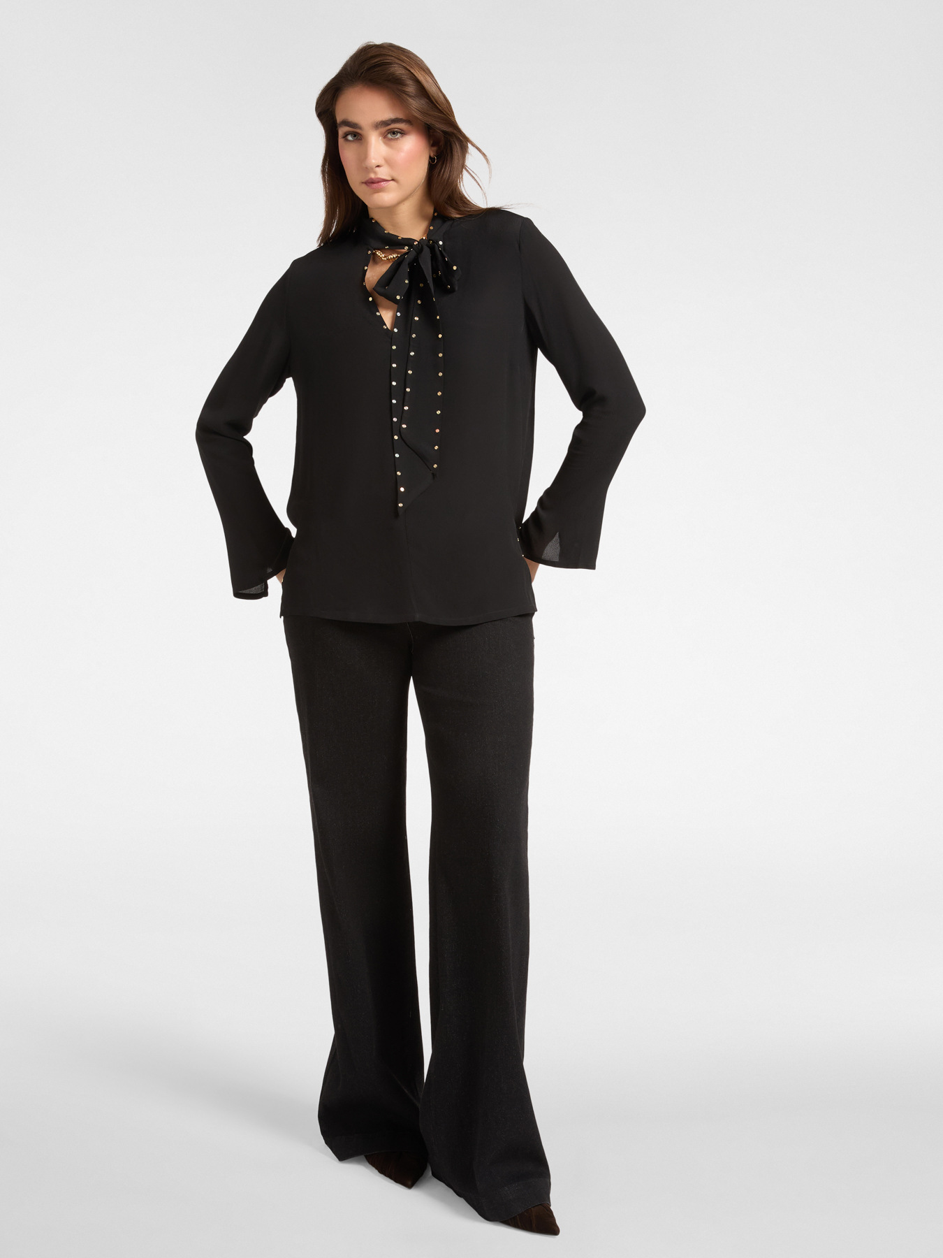 Bluse mit Sch&auml;rpe und flachen Nieten image number 2