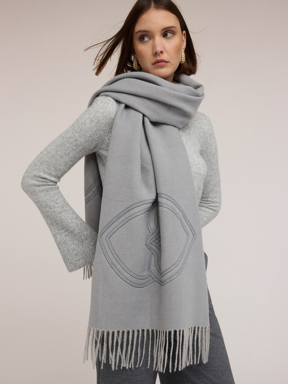 Sciarpa con ricamo e frange