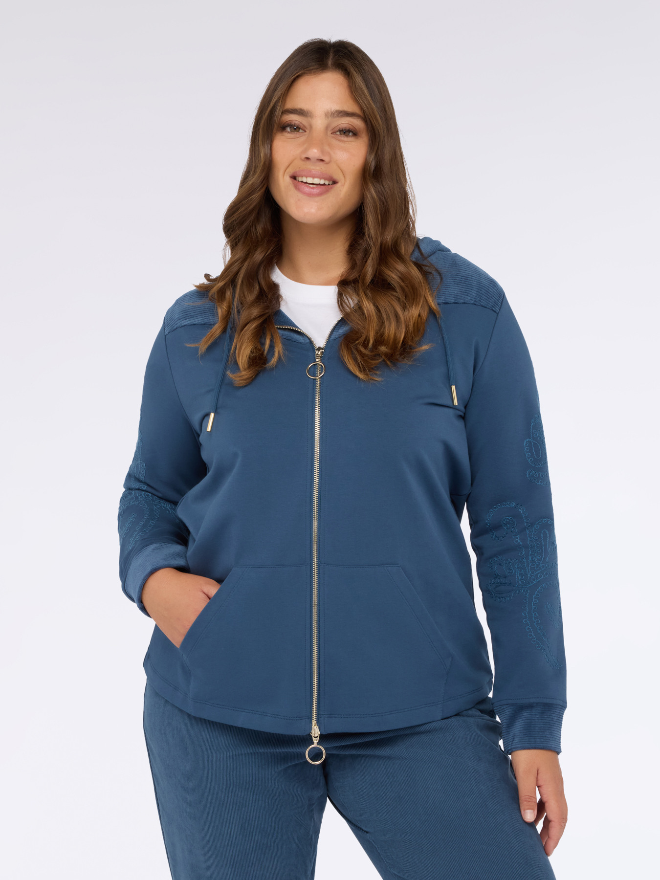 Offener Kapuzenpullover mit Blumenstickereien image number 2