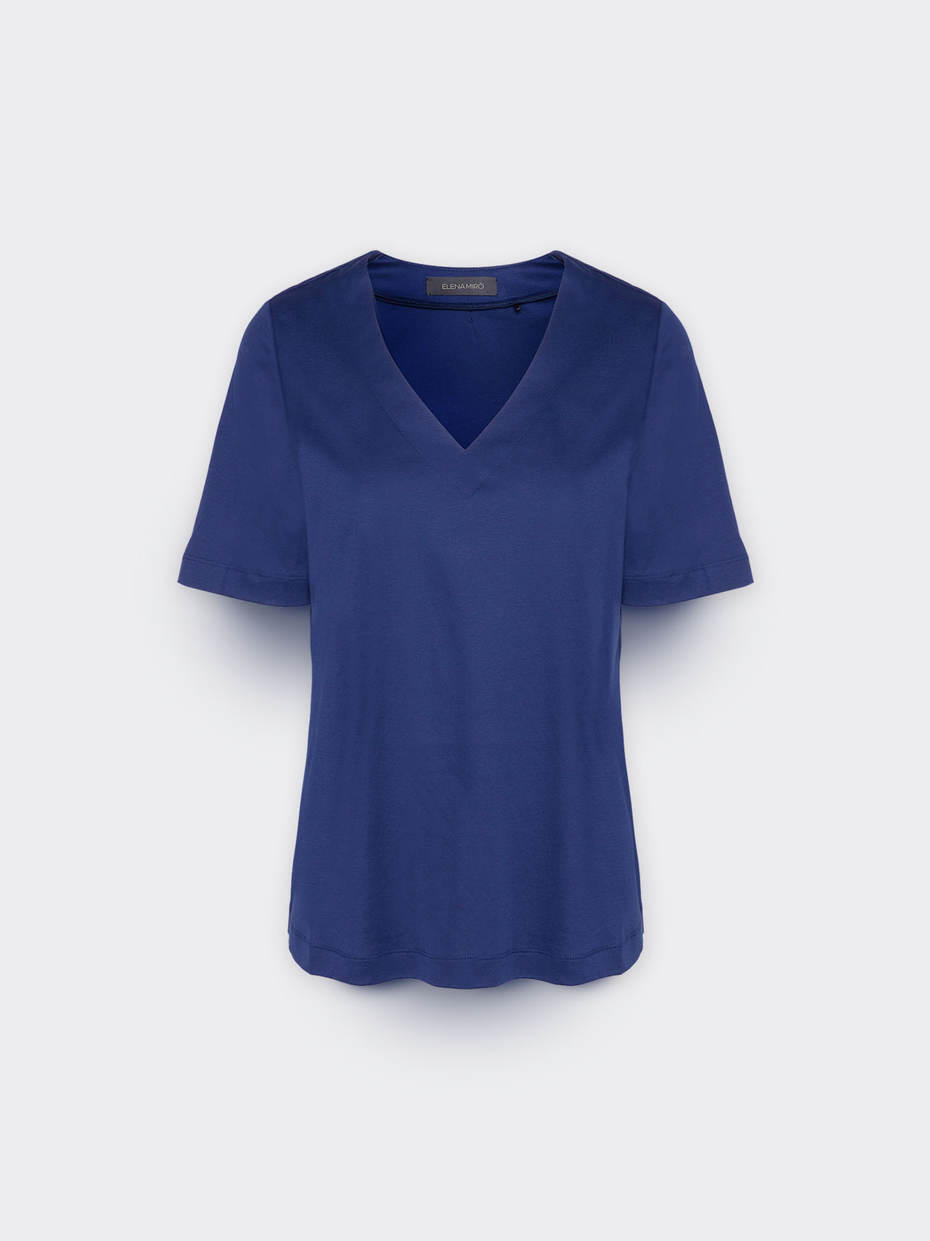 T-shirt with V-neck image number 4