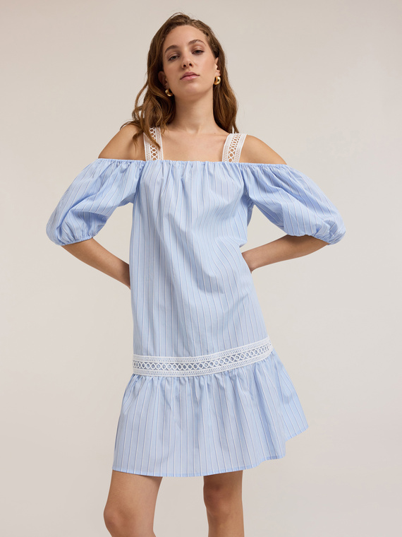 Rochie din poplin în dungi cu volănaș