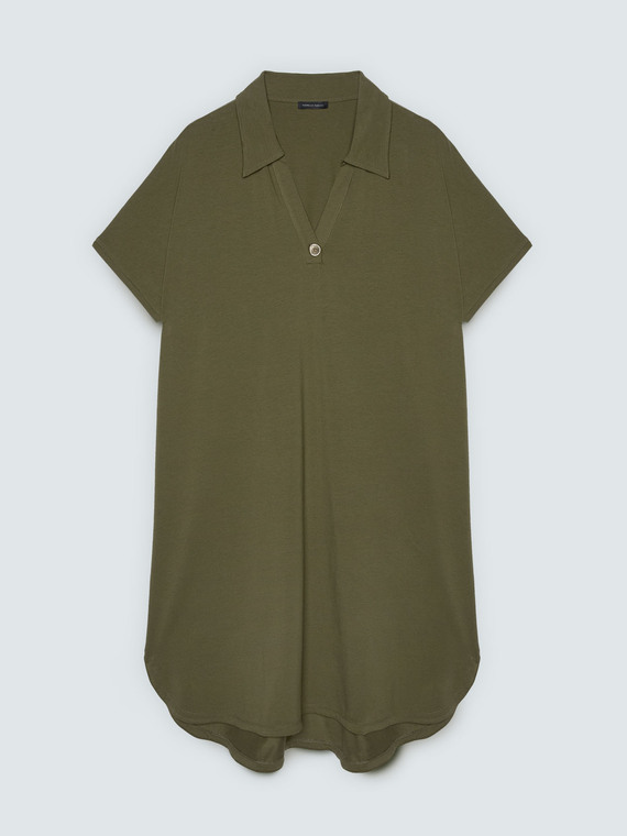 Kleid mit Polokragen und Schmuckknopf
