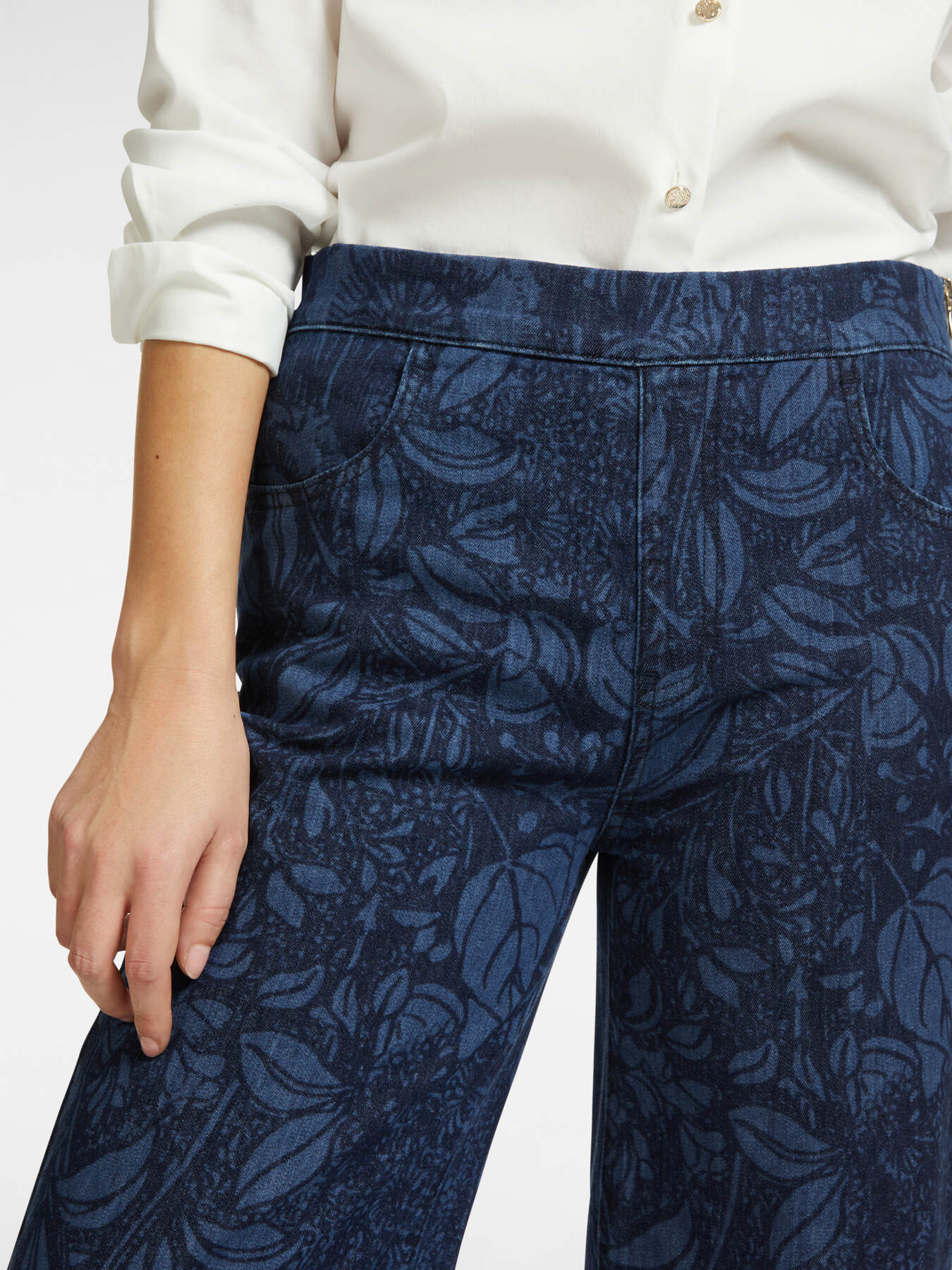 Bedruckte, verkürzte Jeans image number 3