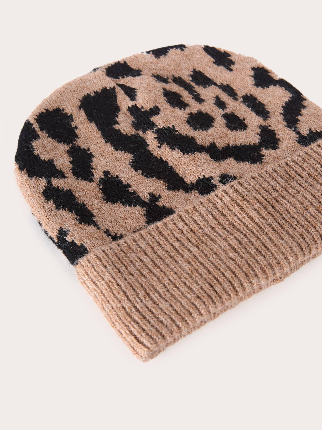 Animal print scarf and hat set image number 2