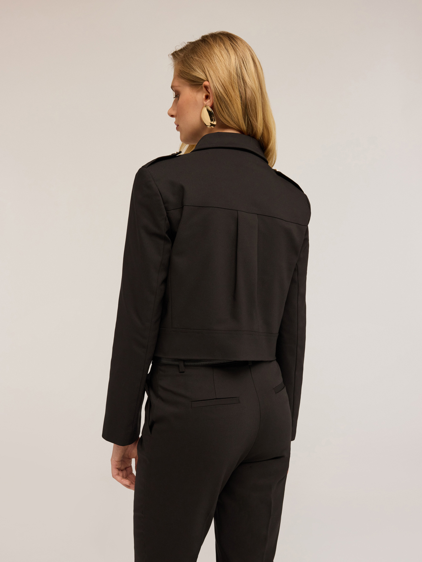 Cropped jacket with pockets image number 1
