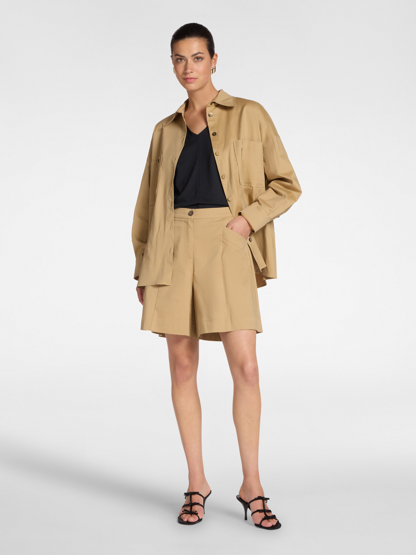 Bermuda chinos in gabardine image number 0