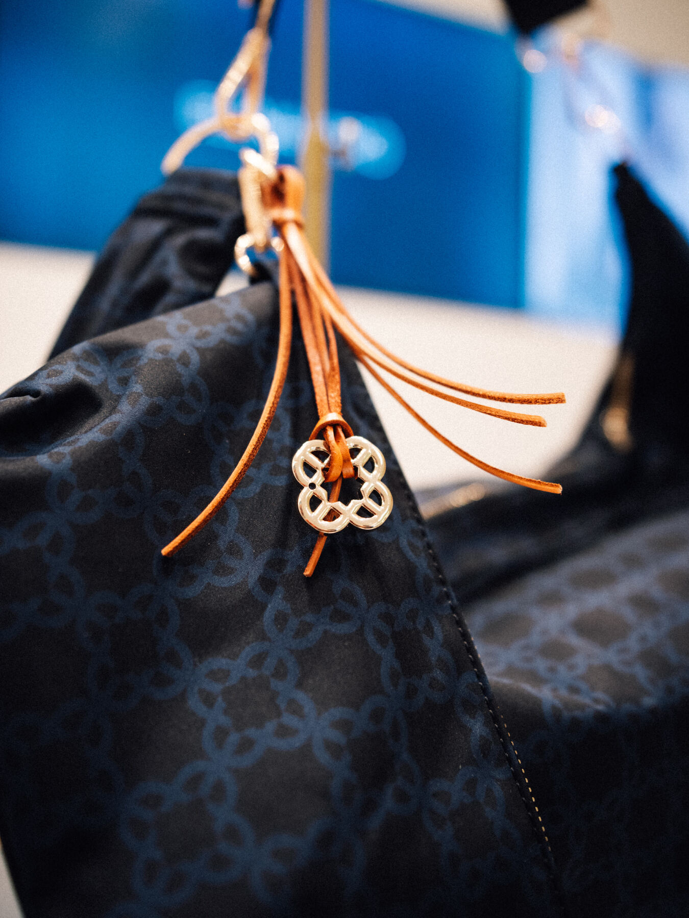 Cordino sfrangiato con Monogram image number 1