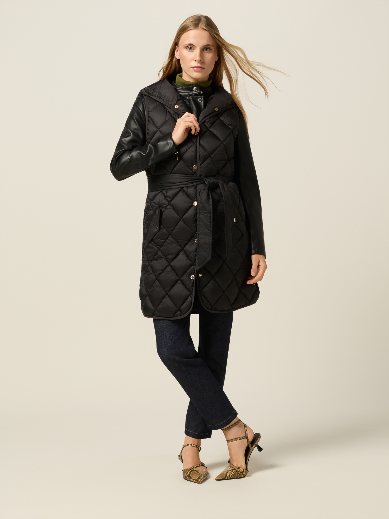 Gilet piumino lightweight con cappuccio image number 0