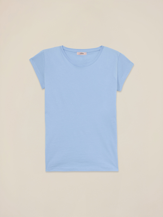 T-shirt with bandana and pin
