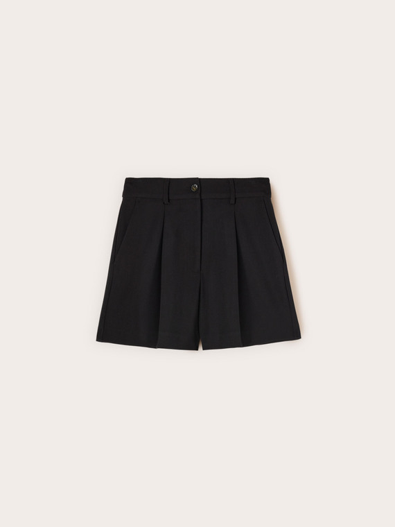 High-waisted pleated shorts