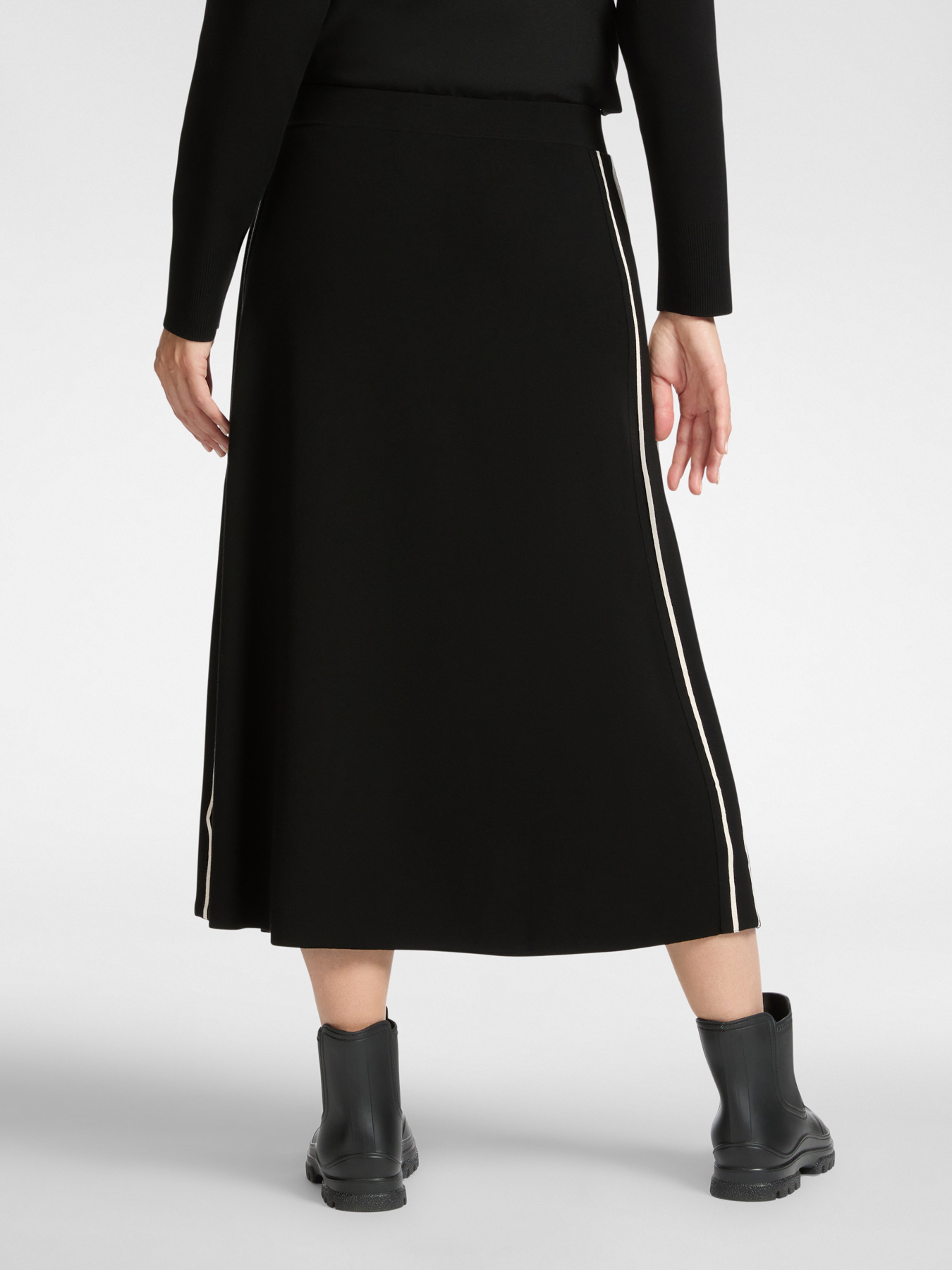 Jupe en tricot avec couture lat&eacute;rale image number 1