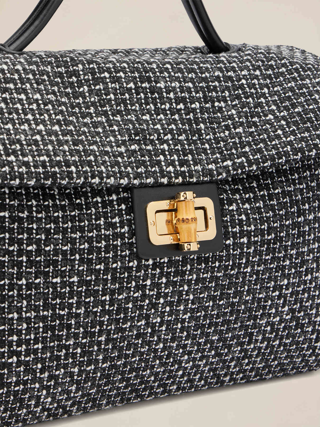 Bauletto in tweed con chiusura metallica image number 4