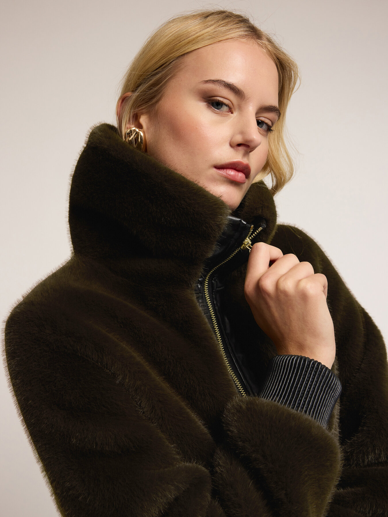 Plush effect hooded jacket image number 2