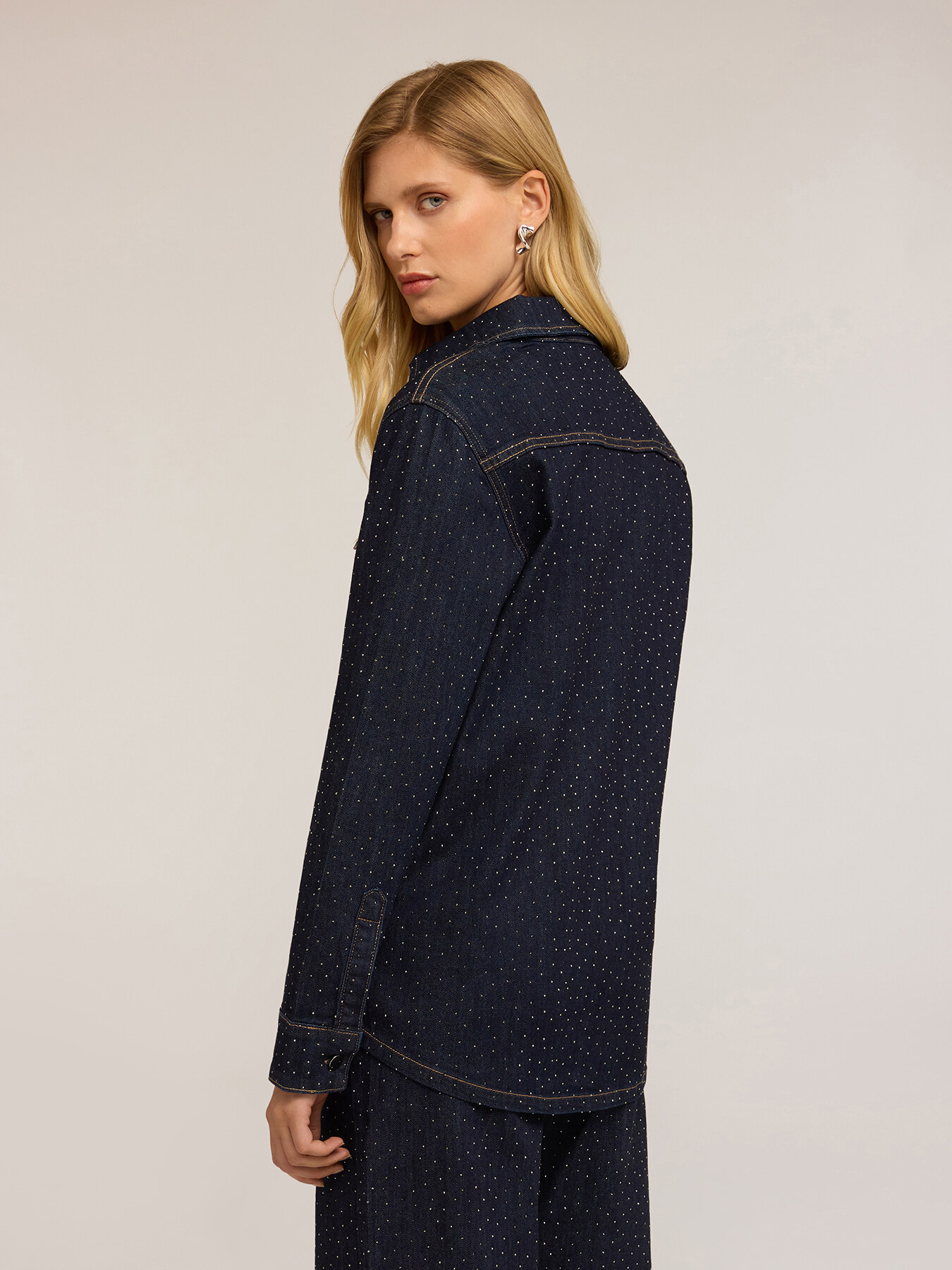 Camicia in denim con micro borchie image number 1