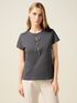 Camiseta con dijes de joyería image number 0