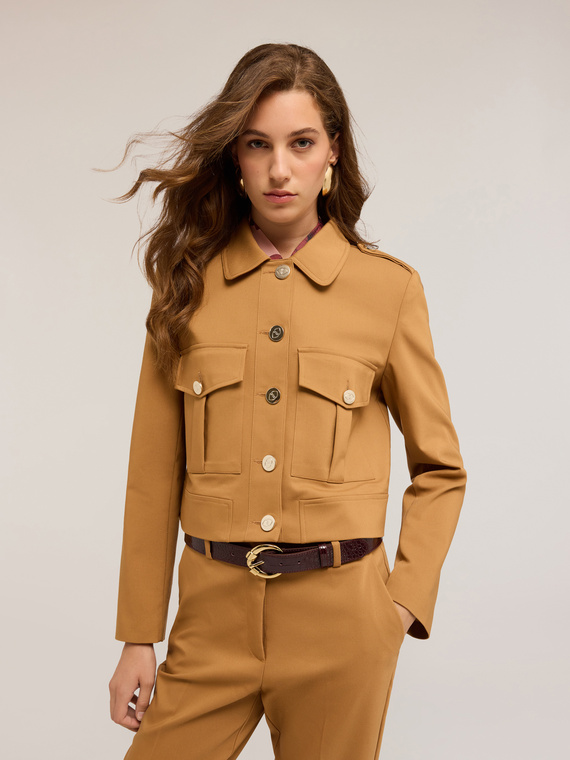 Cropped jacket with pockets