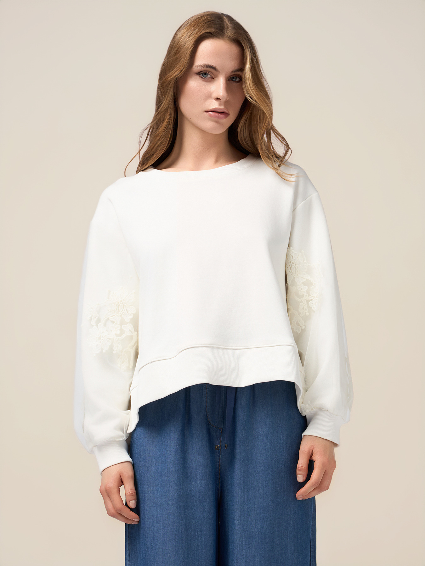 Closed sweatshirt with embroidery on the sleeves image number 0
