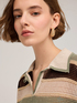 Lurex-Pullover mit Lochmuster und Kragen image number 2