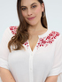 Blusa con ricami floreali image number 2