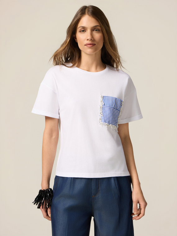 Tricou cu buzunar și mărgele