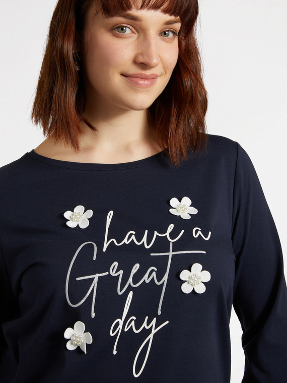 T-shirt with lettering and embroidered flowers