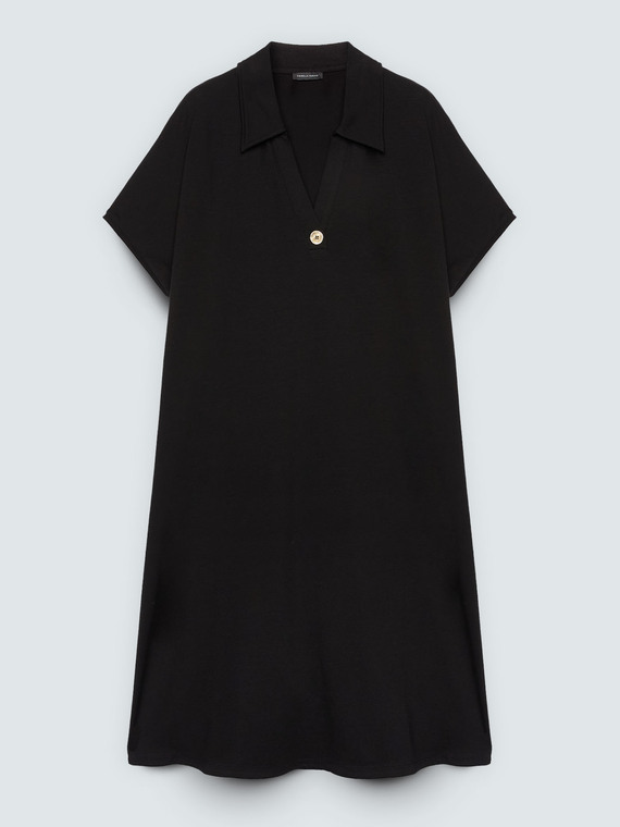 Kleid mit Polokragen und Schmuckknopf