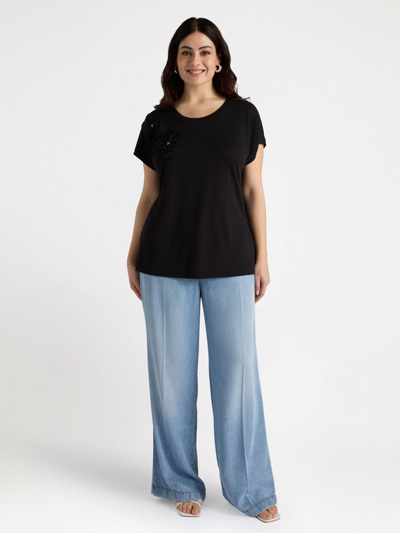T-shirt con fiori ricamati