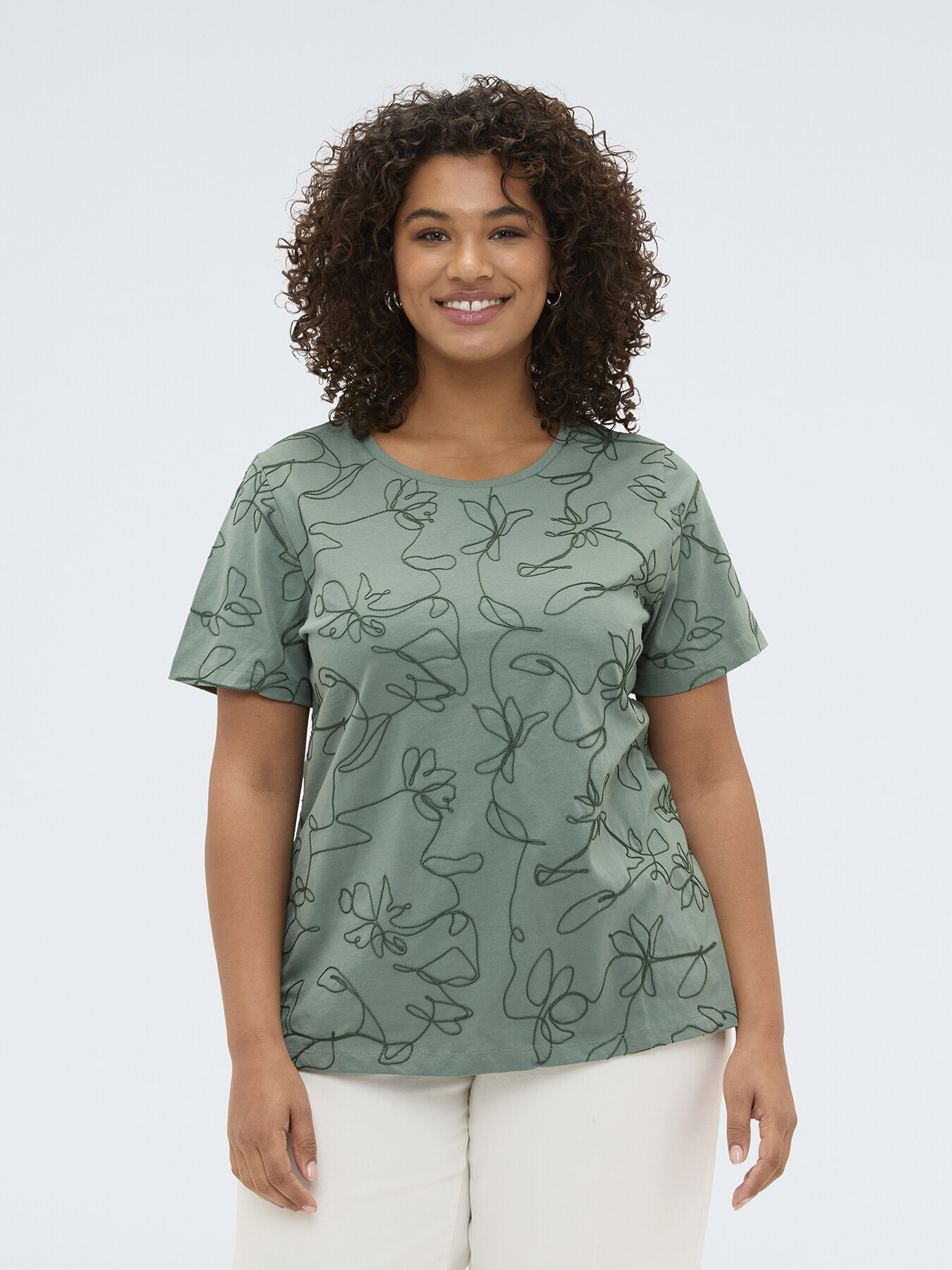 T-Shirt aus Baumwolle mit Blumenstickereien image number 2