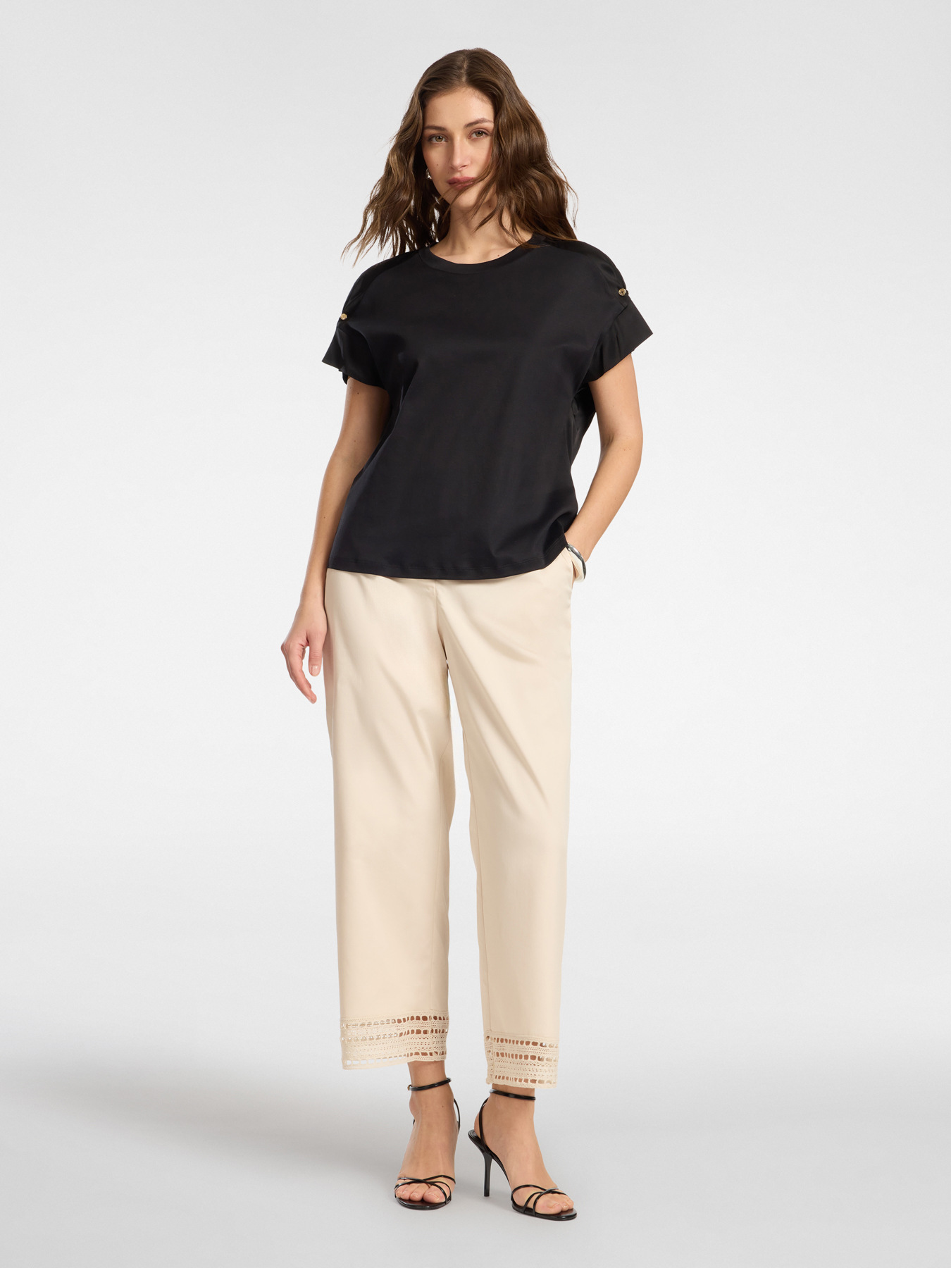 T-shirt cotone con applicazioni metalliche image number 2