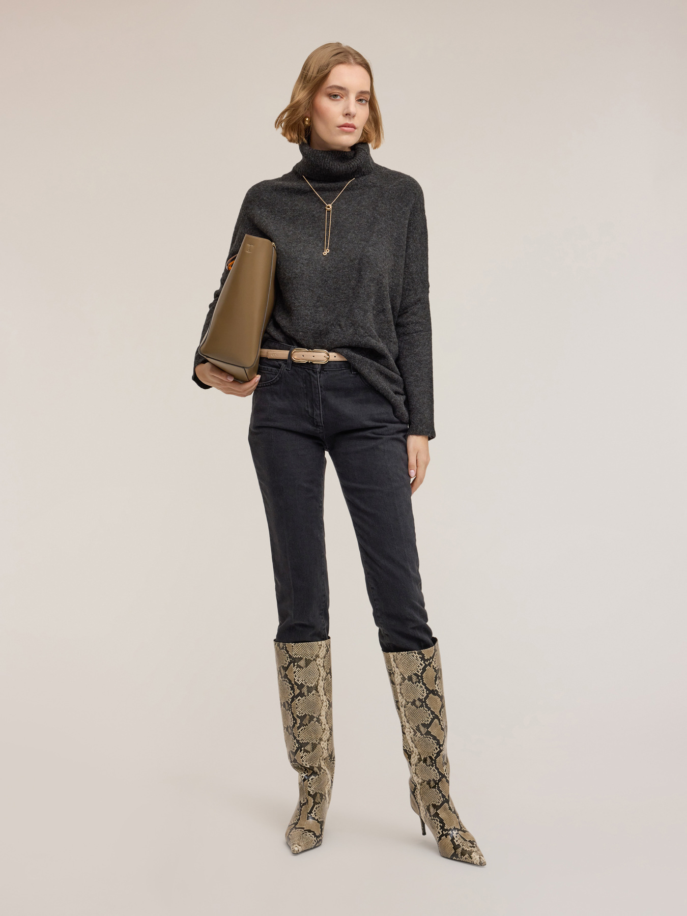 Oversize-Rollkragenpullover image number 2