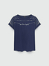 Camiseta con pedrería y escritura. image number 4